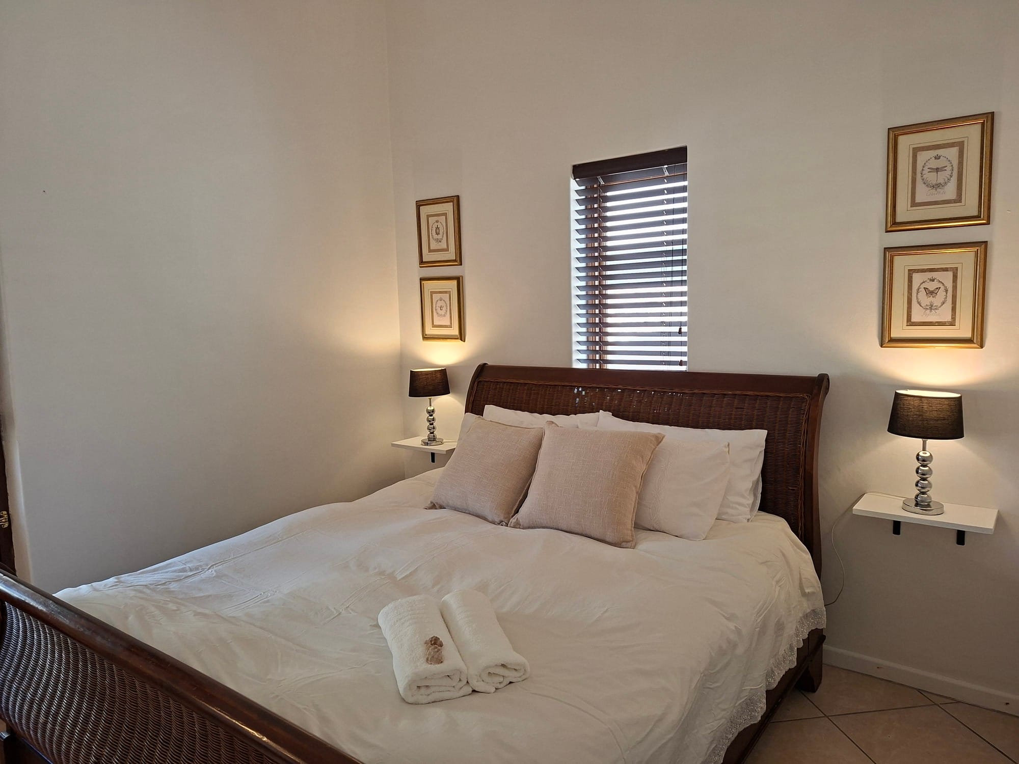 The bright and sunny main bedroom with queen bed in the home Songbird in Yzerfontein